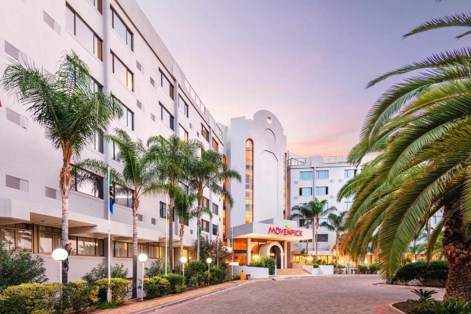 Moevenpick Hotel Windhoek Exterior photo