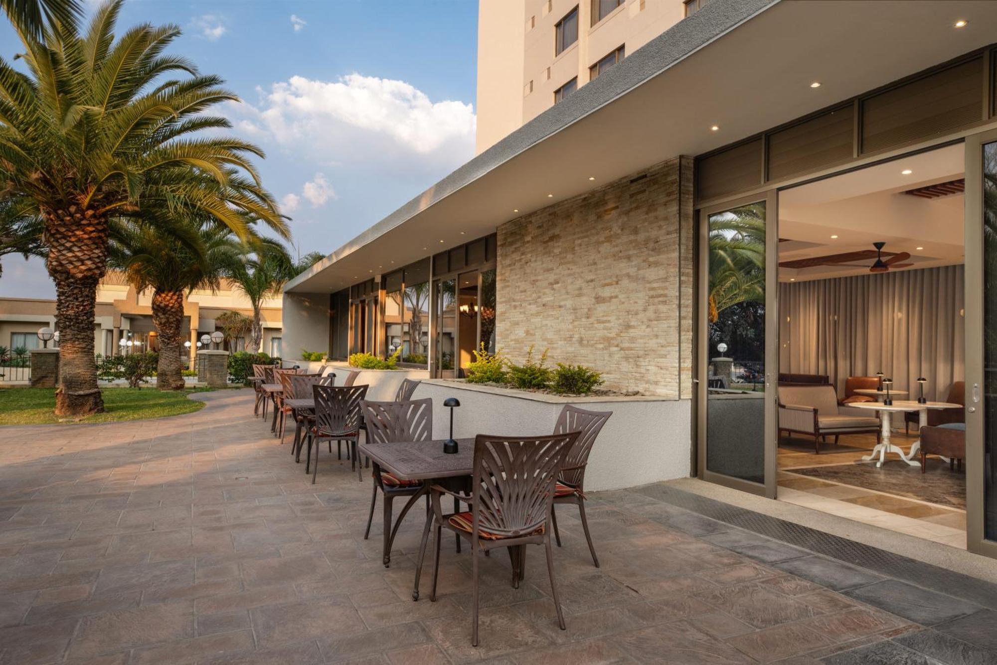 Moevenpick Hotel Windhoek Exterior photo