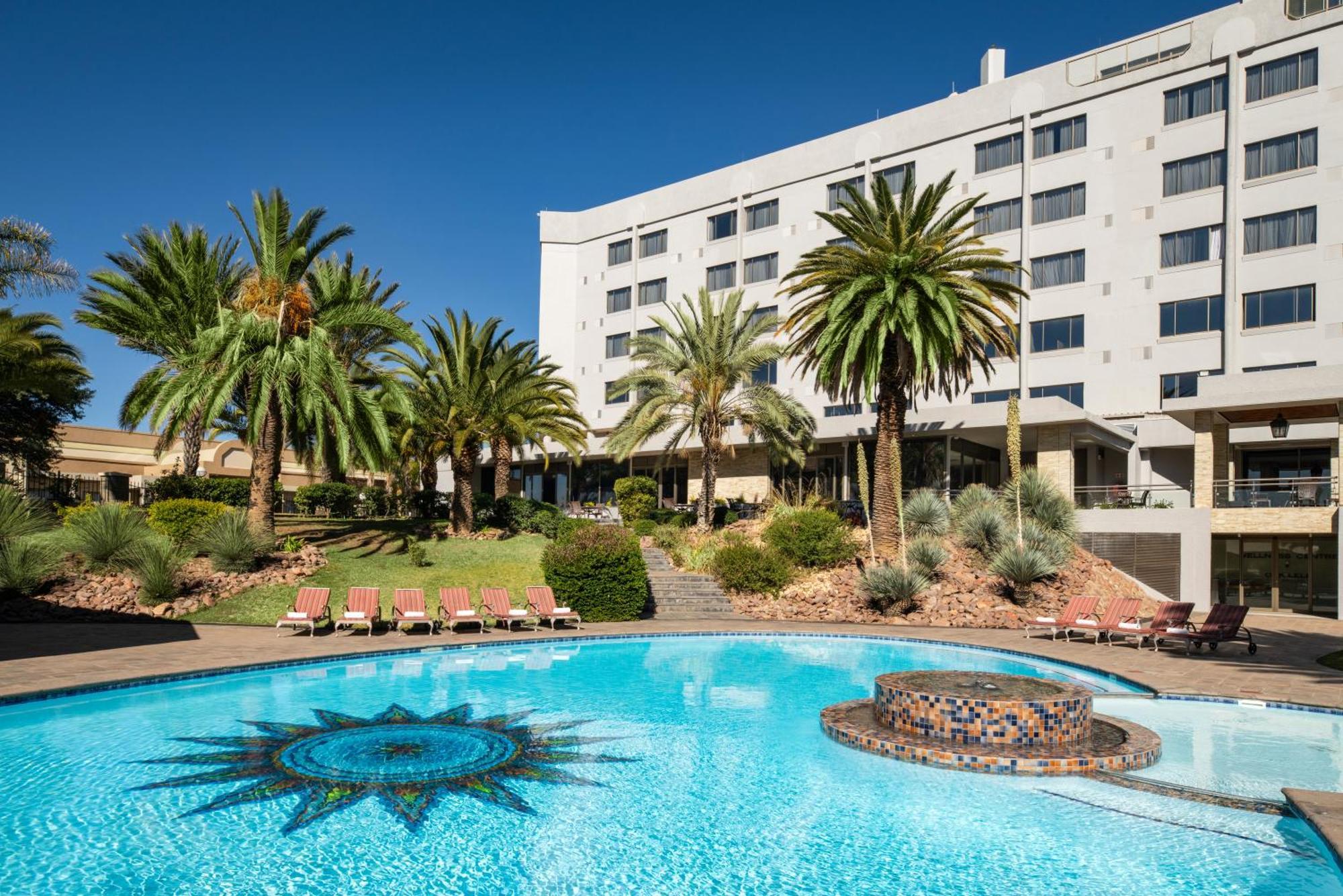 Moevenpick Hotel Windhoek Exterior photo