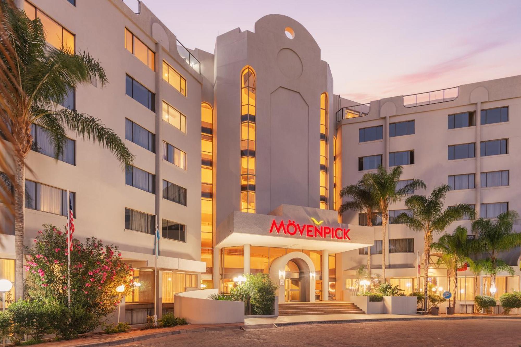 Moevenpick Hotel Windhoek Exterior photo